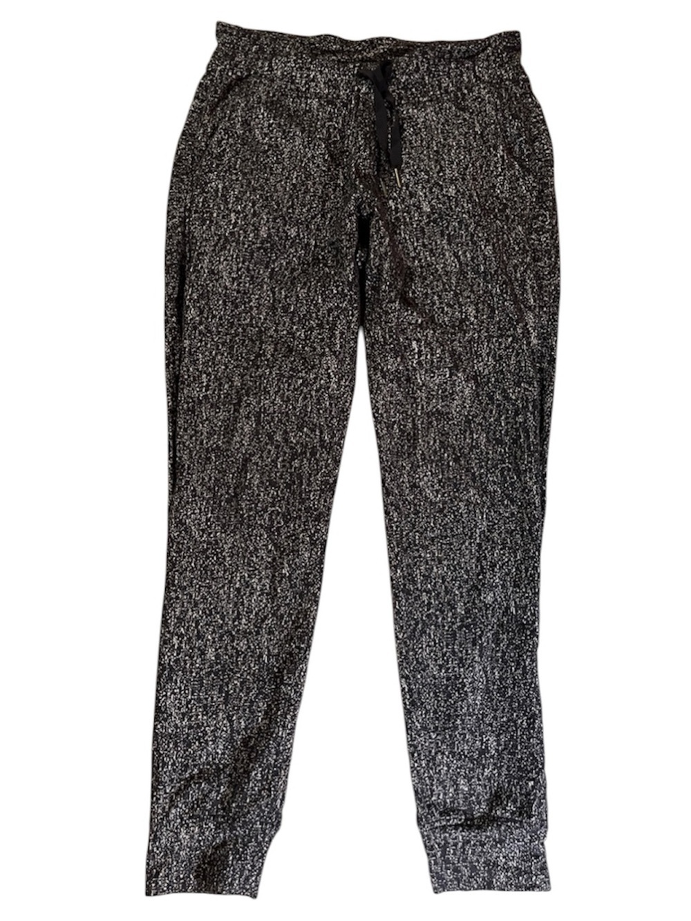 Lululemon black white joggers
Size 6-8